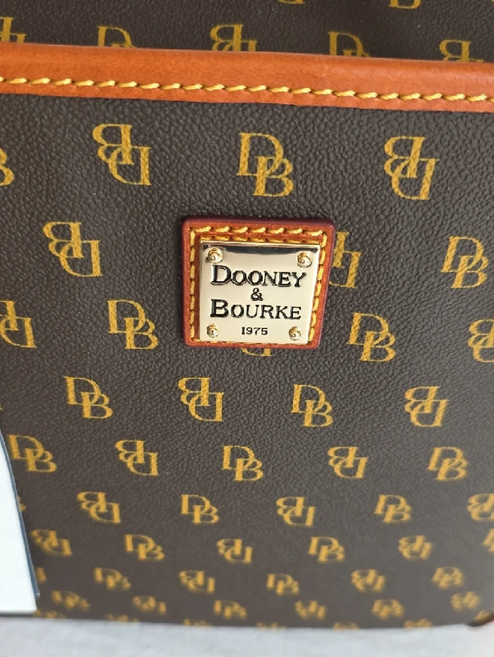 Dooney & Bourke classic dooney